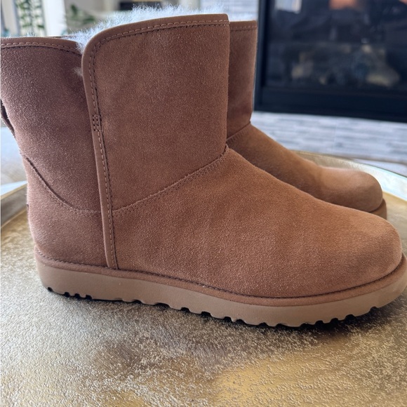UGG Classic Chestnut Boots - Picture 2 of 6